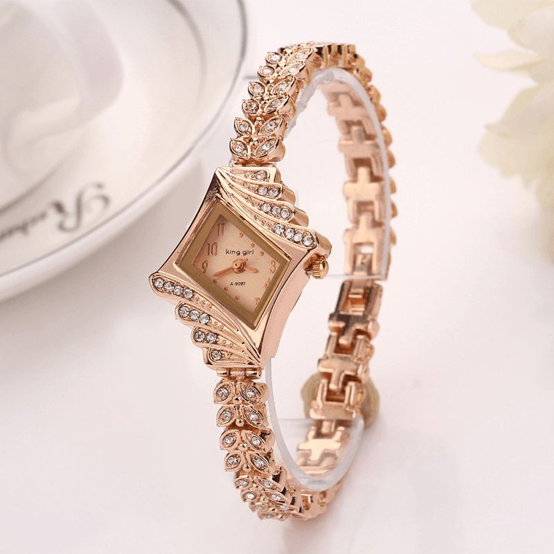 Mode Dames Robe Montre La Forme De Diamant Feuille De Cristal Femmes Bracelet Montre À Quartz