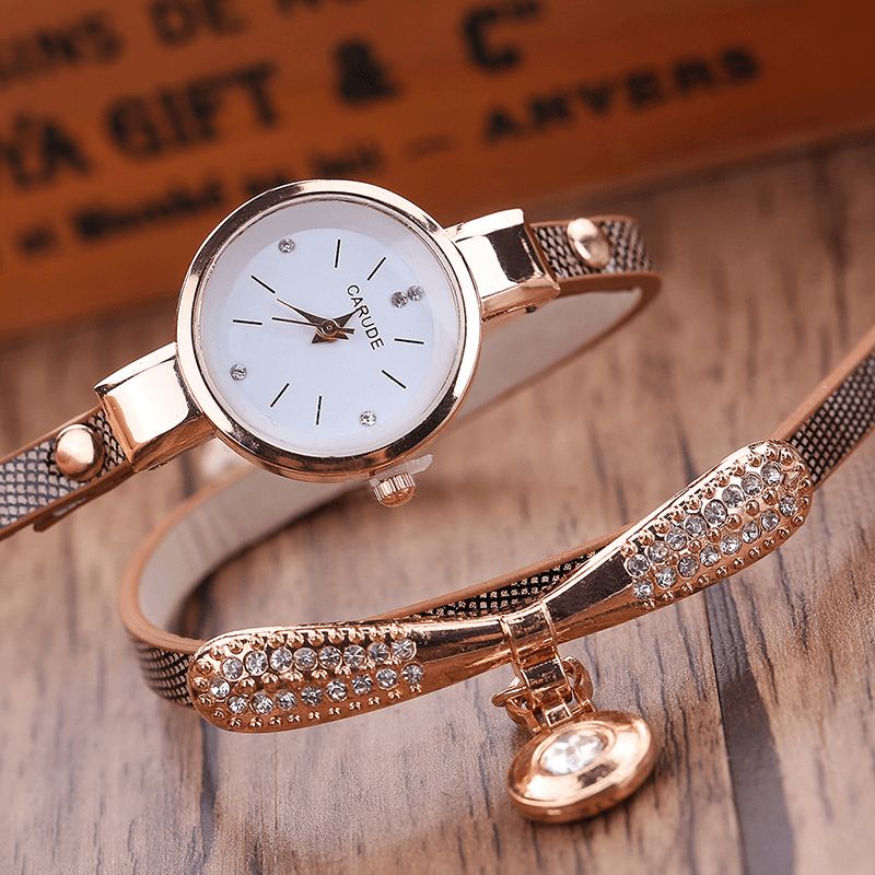 Rétro Pu Strap Multi-couche Lady Montre Métal Géométrique Strass Arc Pendentif Femmes Montre À Quartz