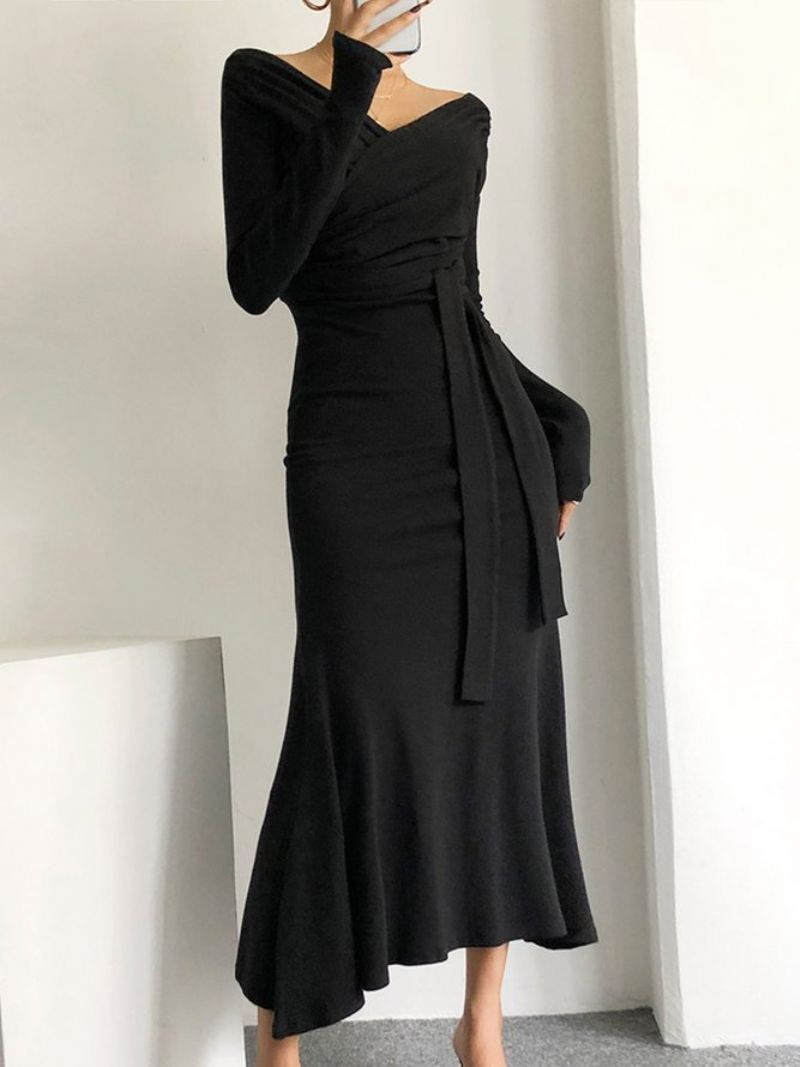 Robe Noire À Manches Longues Élégante À Col Croisé