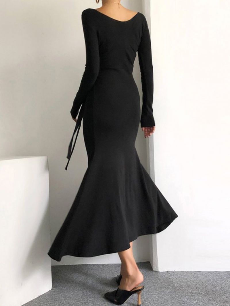 Robe Noire À Manches Longues Élégante À Col Croisé