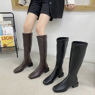 Les Nouvelles Bottes Petites Mais Au Genou